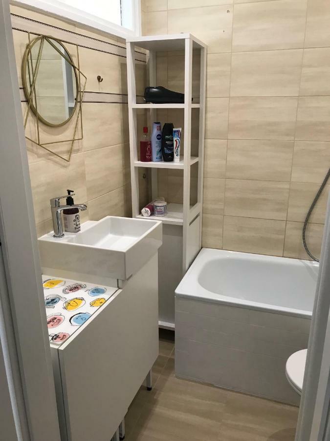 New Life Apartment Next To Metro Station Варшава Экстерьер фото